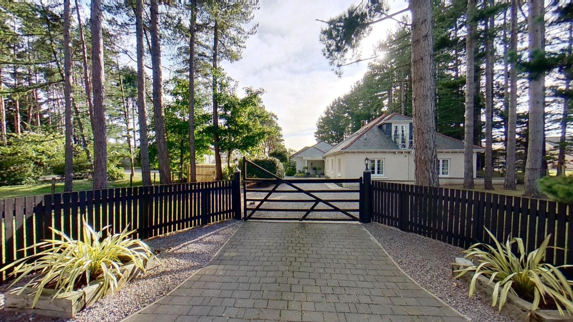 Findhorn Lodge Экстерьер фото